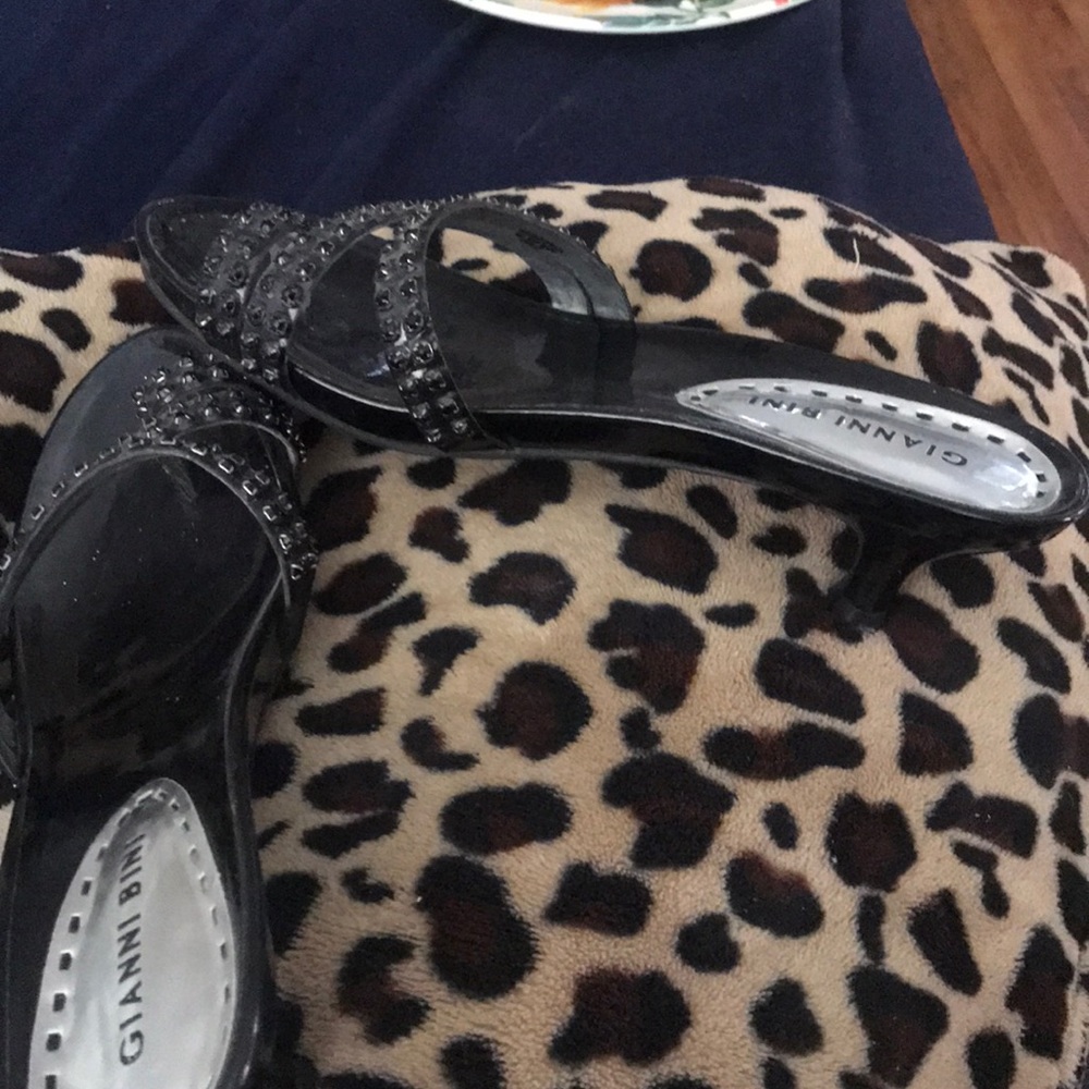 Heels - Picture 2 of 3